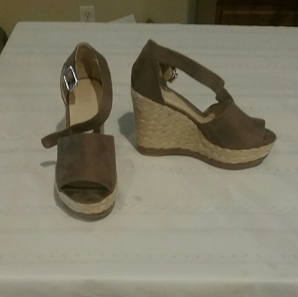 Wedge shoes